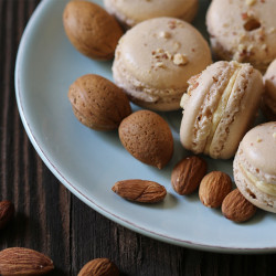 Give a sweet surprise with "Dessert tasting for two in 100 grams of sweets"