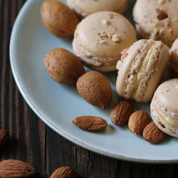 Подарете една сладка изненада с „Десертна дегустация за двама в 100 грама сладки“