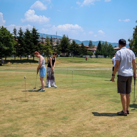 Забавление и релакс с Урок по голф в Голф клуб „Air Sofia“ от Makaroon