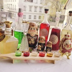 Наздраве по руски: Дегустация за двама на традиционни напитки с водка и различни екстракти в руски ресторант Арбат