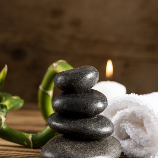Отдайте се на пълна релаксация с масаж с горещи камъни от Makaroon