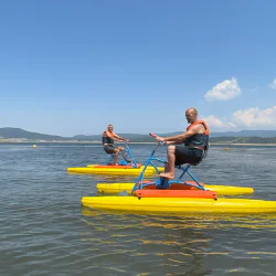 1 час Каране на две водни колела за двама на яз. Искър