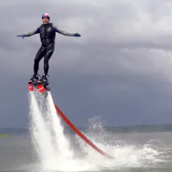 В безтегловност с „Флайборд за двама на яз. Батак“