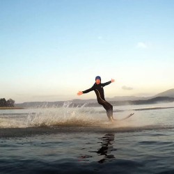 Спускайте се по водата с „Водни ски на яз. Батак“ за двама