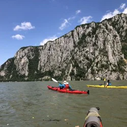 По вода с 3-часов тур с каяк на локация по избор