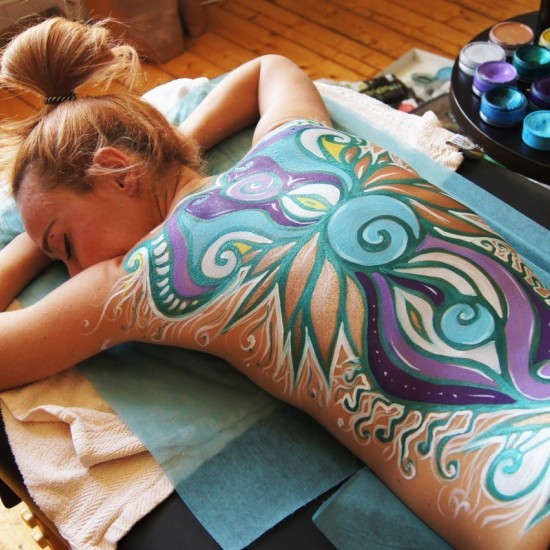 Give the gift of art and self-knowledge with "Body Art Therapy" from Makaroon