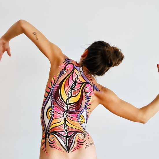 Подарете изкуство и себепознание с „Body Art терапия“ от Makaroon Подарете изкуство и себепознание с „Body Art терапия“ от Makaroon