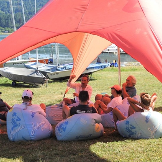 Едноместен каяк на язовир Искър за търсачите на приключения от Makaroon