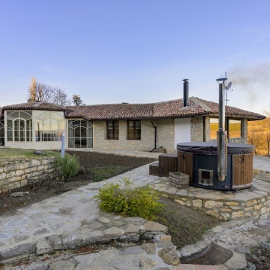 Организирайте своята пълноценна почивка сред уют и природа с Нощувка за двама в Спа Хотел Carpe Diem от Makaroon