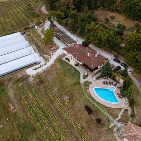 Организирайте своята пълноценна почивка сред уют и природа с Нощувка за двама в Спа Хотел Carpe Diem от Makaroon