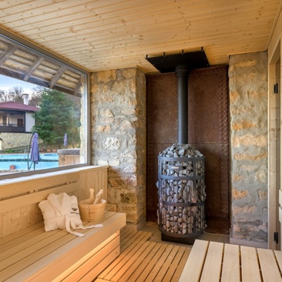 Организирайте своята пълноценна почивка сред уют и природа с Нощувка за двама в Спа Хотел Carpe Diem от Makaroon