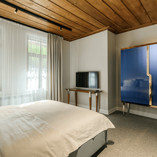 Организирайте своята пълноценна почивка сред уют и природа с Нощувка за двама в Спа Хотел Carpe Diem от Makaroon