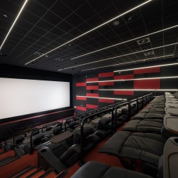 Два билета за кино с включени пуканки и напитки в Cineland София