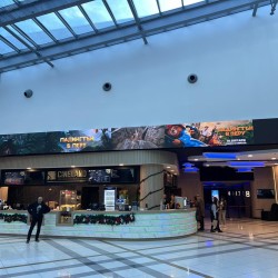 Два билета за кино с включени пуканки и напитки в Cineland Варна