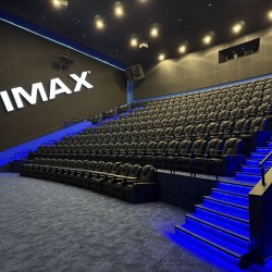 Два билета за кино с включени пуканки и напитки в Cineland Варна