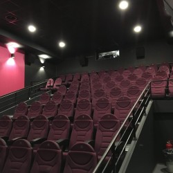 Два билета за кино с включени пуканки и напитки в Cineland Карлово