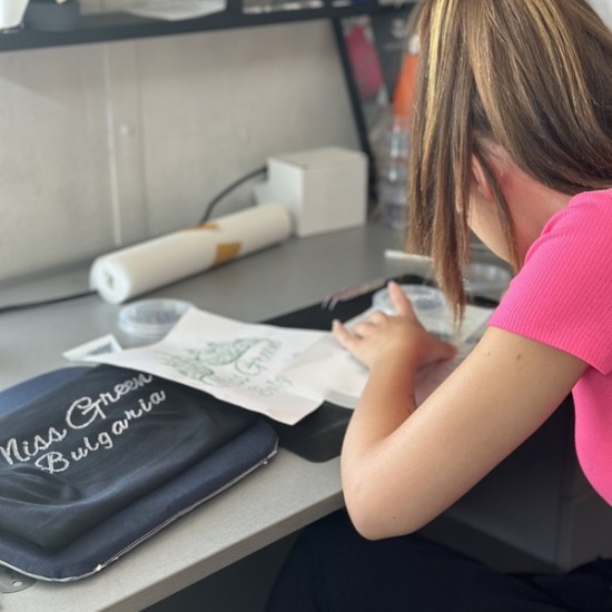 Embark on a useful creative workshop for working with crystals in Varna and create something of your own - with Makaroon Embark on a useful creative workshop for working with crystals in Varna and create something of your own - with Makaroon