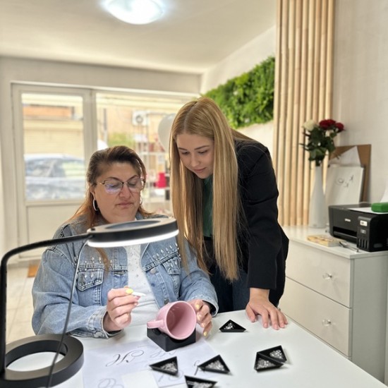 Embark on a useful creative workshop for working with crystals in Varna and create something of your own - with Makaroon Embark on a useful creative workshop for working with crystals in Varna and create something of your own - with Makaroon