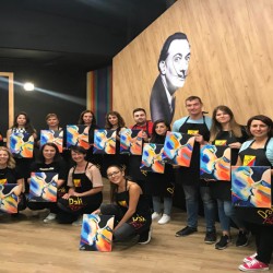 Рисуване и вино в Пловдив 