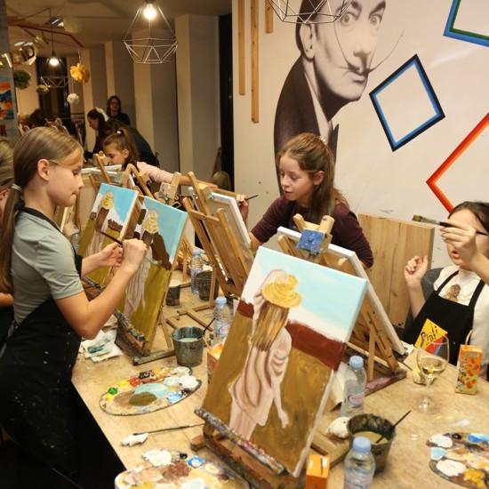 Цветни емоции и артистични момент с Рисуване за деца от Makaroon