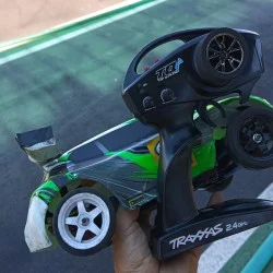 Управлявайте минимодел на кола на писта за Формула 1_10 RC за двама души