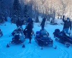Каране на моторна шейна един час в района на Петрохан от Макароон Каране на моторна шейна един час в района на Петрохан от Макароон