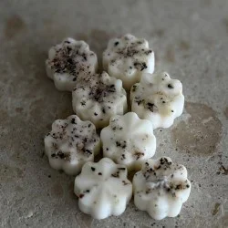 Работилница за изработка на натурални соеви блокчета с аромат по избор във Варна