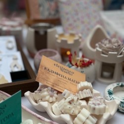 Работилница за изработка на натурални соеви блокчета с аромат по избор за двама във Варна