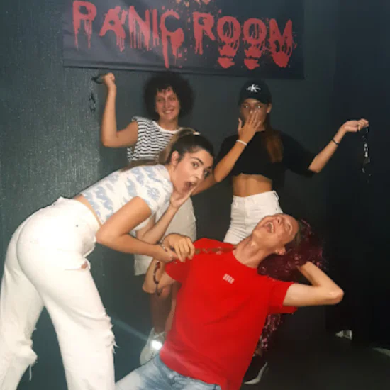 PANIC ROOM – ескейп стая на ужасите за трима във Варна от Макароон PANIC ROOM – ескейп стая на ужасите за трима във Варна от Макароон