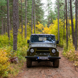 1 hour off-road jeep tour for two to the Glama area near Chiprovtsi + visit to a carpet workshop and brewery