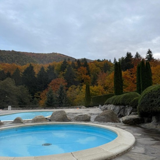 Подарете си ден, изпълнен с адреналин и почивка с Разходка с АТВ и спа релакс в хотелски комплекс „Езерото“ от Makaroon