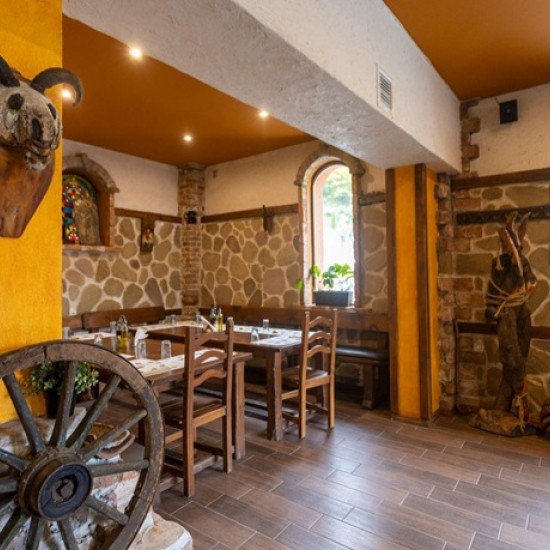 Подарете си ден, изпълнен с адреналин и почивка с Разходка с АТВ и спа релакс в хотелски комплекс „Езерото“ от Makaroon