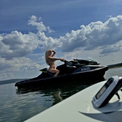 Water fun: Jet Spark Trixx for rent for 30 min. at Iskar Dam