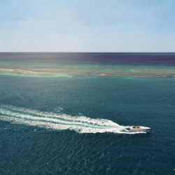 Разходка с луксозна моторна лодка за четирима на яз.Искър