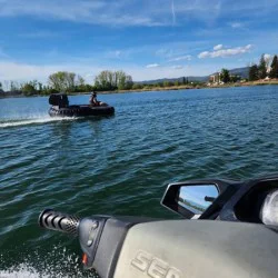 Дрифтирайте във водата с „Hovercraft за един човек‘‘ Дрифтирайте във водата с „Hovercraft за един човек‘‘
