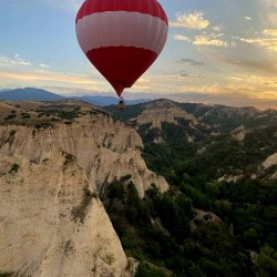 Panoramic balloon ride above the Melnik pyramids - for two
