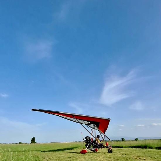 Слейте се с небосвода с Полет с мотоделтапланер край София от Makaroon