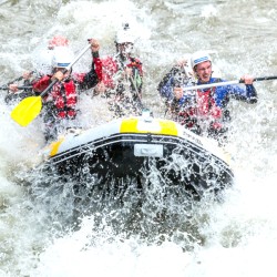 Рафтинг на Струма за двама Рафтинг на Струма за двама