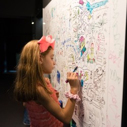 Фамилен билет за Fantasy Не-Музеят на Пловдив - интерактивно преживяване за 2-ма възрастни + 2 деца от 7 г. до 16 г. Фамилен билет за Fantasy Не-Музеят на Пловдив - интерактивно преживяване за 2-ма възрастни + 2 деца от 7 г. до 16 г.