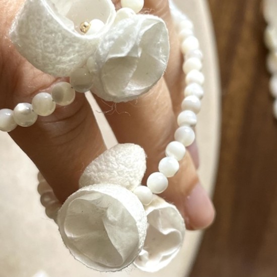 Create your own unique piece of jewelry from natural stones and silk during this creative workshop from Makaroon