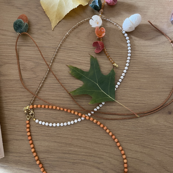 Create your own unique piece of jewelry from natural stones and silk during this creative workshop from Makaroon