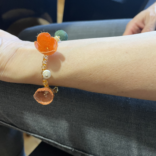 Create your own unique piece of jewelry from natural stones and silk during this creative workshop from Makaroon