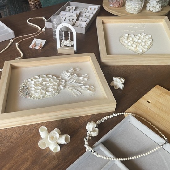 Create your own unique piece of jewelry from natural stones and silk during this creative workshop from Makaroon