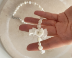 Create your own unique piece of jewelry from natural stones and silk during this creative workshop from Makaroon