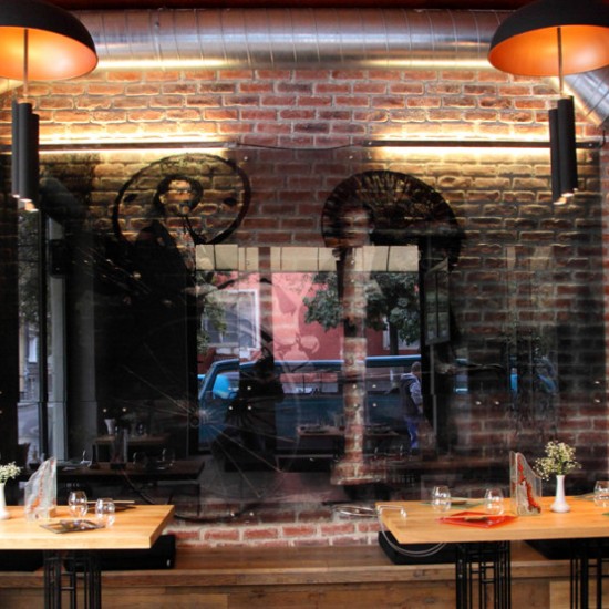 Японска култура и фюжън кухня с 6-степенна дегустация за двама в Hamachi-ni от Makaroon