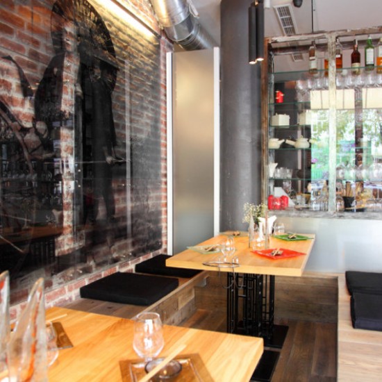 Японска култура и фюжън кухня с 6-степенна дегустация за двама в Hamachi-ni от Makaroon