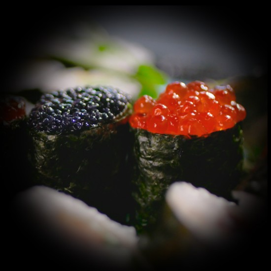 Японска култура и фюжън кухня с 6-степенна дегустация за двама в Hamachi-ni от Makaroon