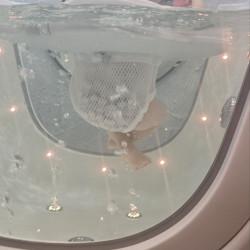 Флотация за бебе в Бургас – първото водно преживяване на вашето бебче