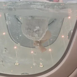 Флотация за бебе в Бургас – първото водно преживяване на вашето бебче