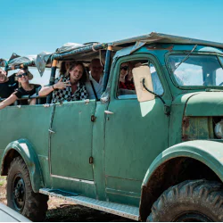 Сафари с 4х4 офроуд автобус край Велико Търново за 12 човека